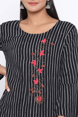 Ardozaa Women's Rayon Stripe Print Straight Kurta (Black) 4