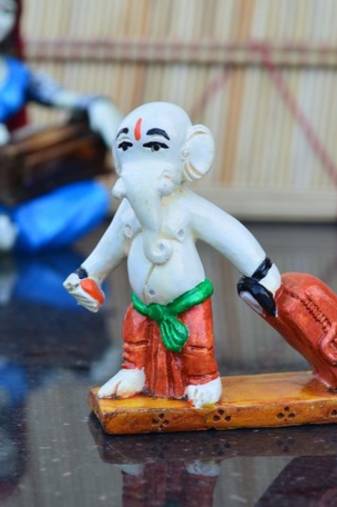 Polyresin Ganesha with Luggage on Vacation Showpiece
