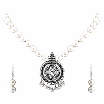 Party Wear Elegant Oxidised Pendant White Pearl Jewellery set for Women 3