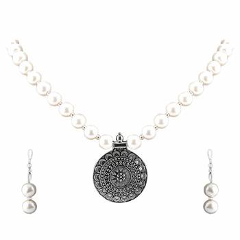 Exclusive Classic Look Oxidised Pendant White Pearl Jewellery set for Women 3