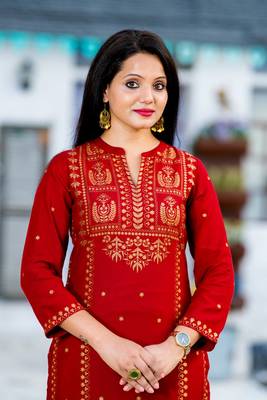 Addiction Red Gold Glitter Printed Rayon Kurti Paired With Printed Flared Palazzo 3