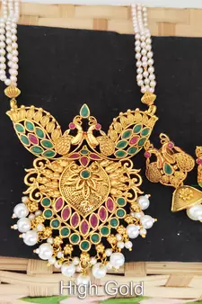 Green emerald   necklaces