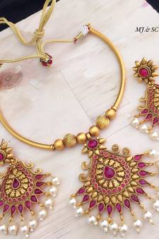 Marron stone studded short necklace set