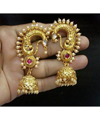 Kundan kaan earrings with pearl chain 1