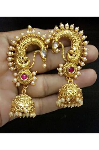 Kundan kaan earrings with pearl chain