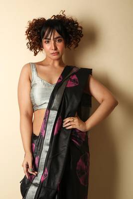 Black woven blended cotton saree with blouse 3