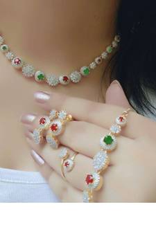 Multicolor necklaces