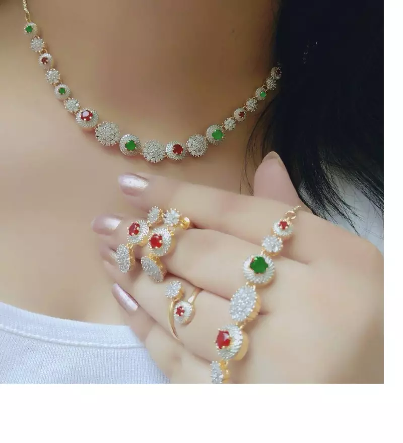 Multicolor necklaces