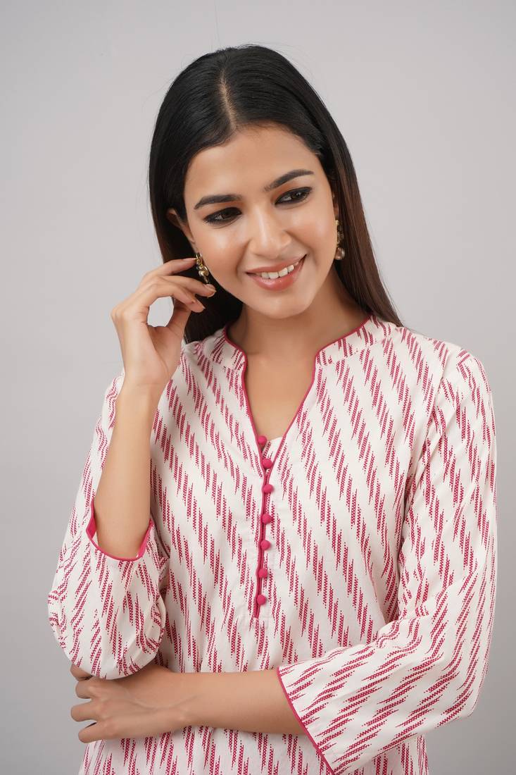 SVARCHI Women's Cotton Cambric Lehriya Print Straight Kurta (Pink)