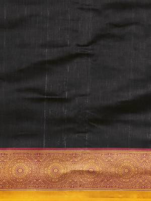 Black printed silk blend saree with blouse 5
