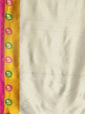White printed silk blend saree with blouse 4