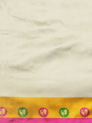 White printed silk blend saree with blouse 5