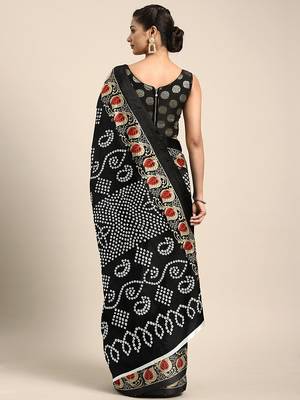 White printed silk blend saree with blouse 2