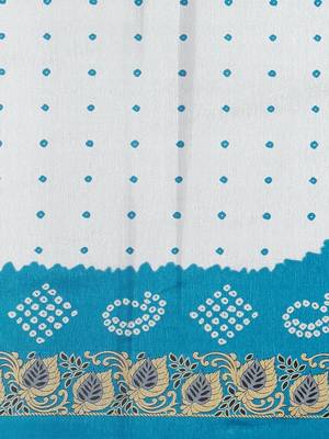White printed silk blend saree with blouse 4
