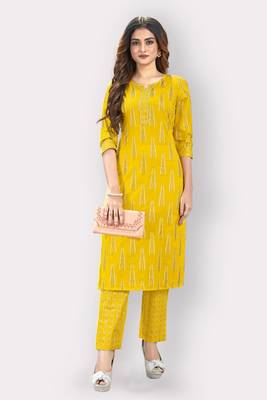 Women'S Foil Print Straight Cotton Yellow Kurti With Pant Set 8