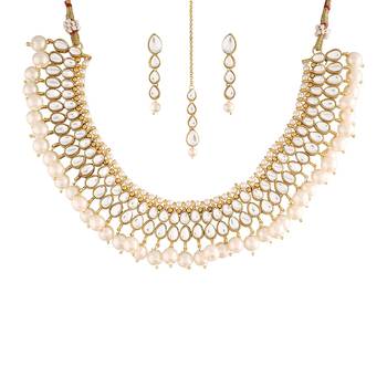 I Jewels Traditional Jewellery Set With Earrings & Maang Tikka Encased with Kundan (K7090W) 2