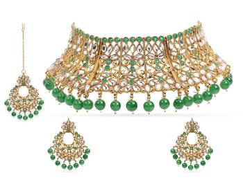 Traditional Choker With Earrings & Maang Tikka Encased With Kundan  1