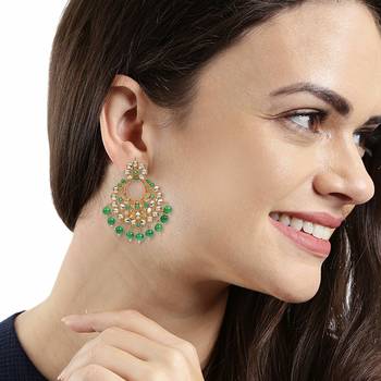 Traditional Choker With Earrings & Maang Tikka Encased With Kundan  3