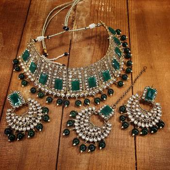Traditional Gold Plated Kundan & Beads Choker Necklace Set with Maang Tiika for Women  1