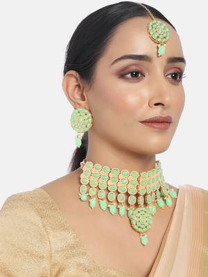 Traditional Handcrafted Choker Set Studded with Beads & Pearls With Maang Tikka 1