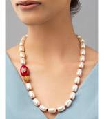 Gold single-layered necklace with agate Swarovski beads.