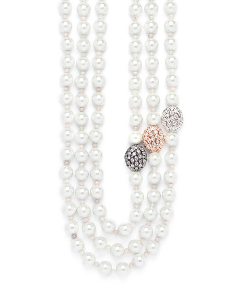 White bright necklace with shell pearl drops.
