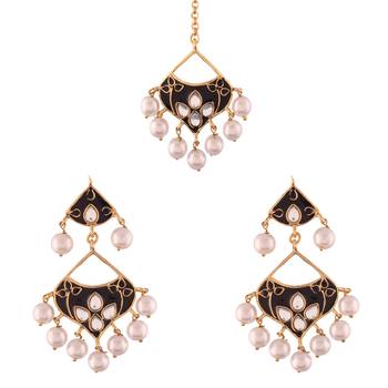I Jewels Gold Plated Traditional Kundan Meenakari & Pearl Earrings & Maang Tikka Set for Women (TE2500B) 1
