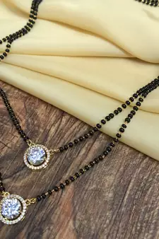 White mangalsutra
