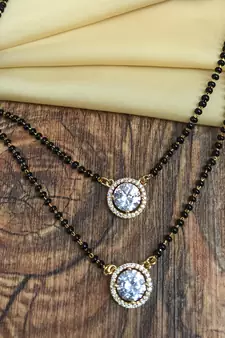 White mangalsutra