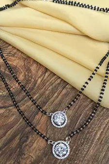 White mangalsutra
