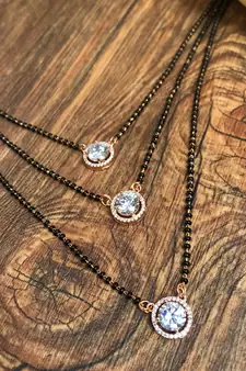 White mangalsutra
