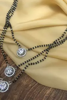White mangalsutra