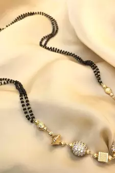 White mangalsutra