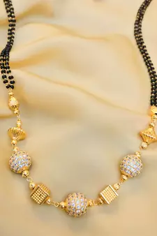 White mangalsutra