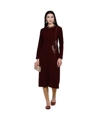 women winter acrylic maroon embroidered kurta 5