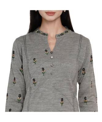 women winter acrylic grey embroidered kurta 6