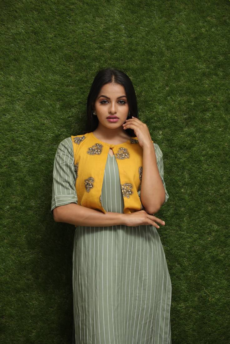 Women Light Green Kurti With Yellow Jakcet