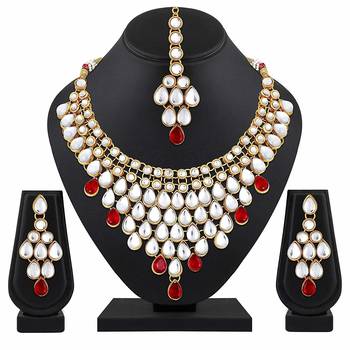Traditional Stone Studded Bridal Choker Necklace Set Earrings & Maang Tikka For Women  2
