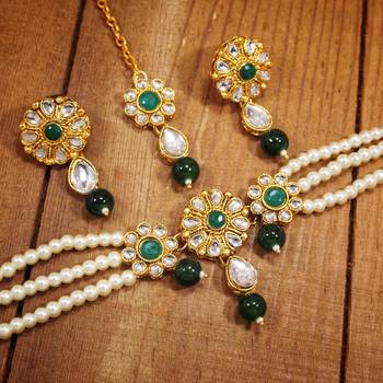 Traditional Gold Plated Floral Pearl & Kundan Choker Necklace Set with Maang Tikka for Women  1
