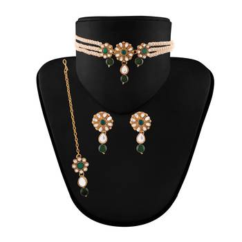 Traditional Gold Plated Floral Pearl & Kundan Choker Necklace Set with Maang Tikka for Women  4