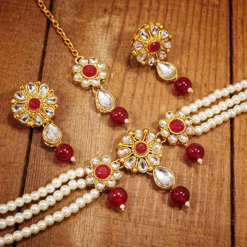 Traditional Floral Pearl & Kundan Choker Necklace Set with maang Tikka for Women  1