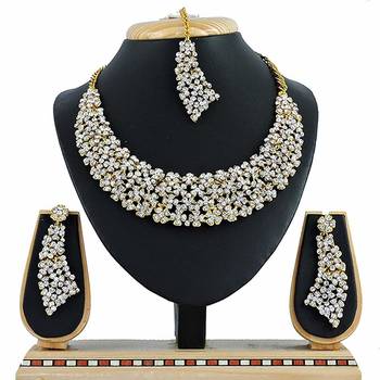 Stone Studded Necklace Set Earrings & Maang Tikka for Women  2