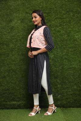 Women Blue Kurti With Pink Jacket  3