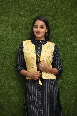 Women Black Kurti With Yellow Jacket  5