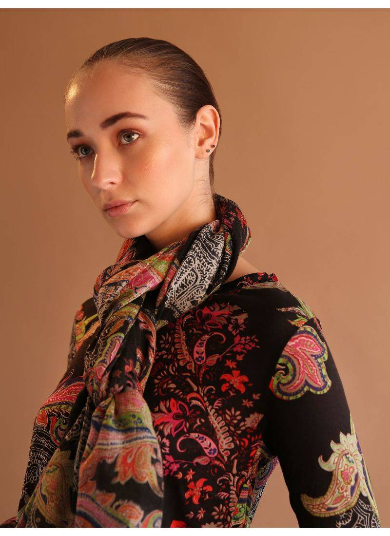 Beautiful paisely Silk Cashmere Scarf