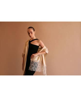 Italian lace on beige silk 1