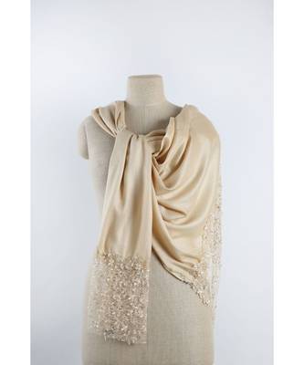 Italian lace on beige silk 3