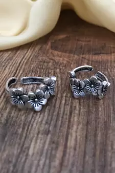 Silver toe-rings