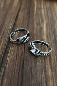 Silver toe-rings