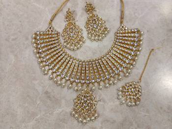 Bridal Kundan Necklace Set with Maangtika 1